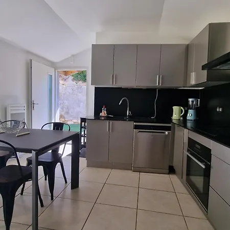 Detente Apartment