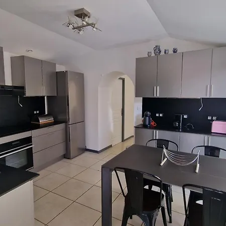 Detente Apartment *