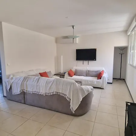 Detente Apartment